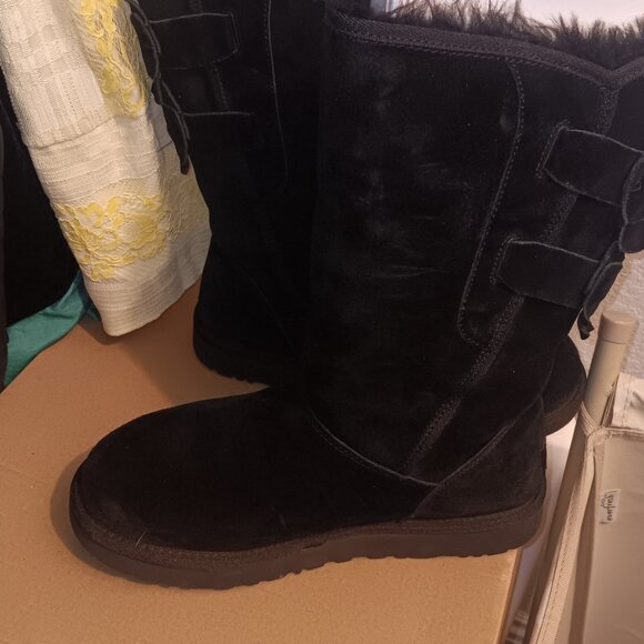 Black UGG - Picture 2 of 8